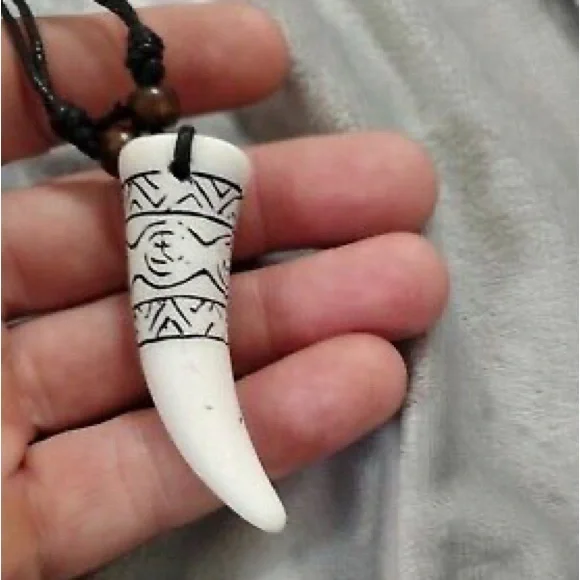 New Unisex White Carved Handmade Horn Wolf Fang Wood Beaded Leather Necklace - Picture 3 of 9